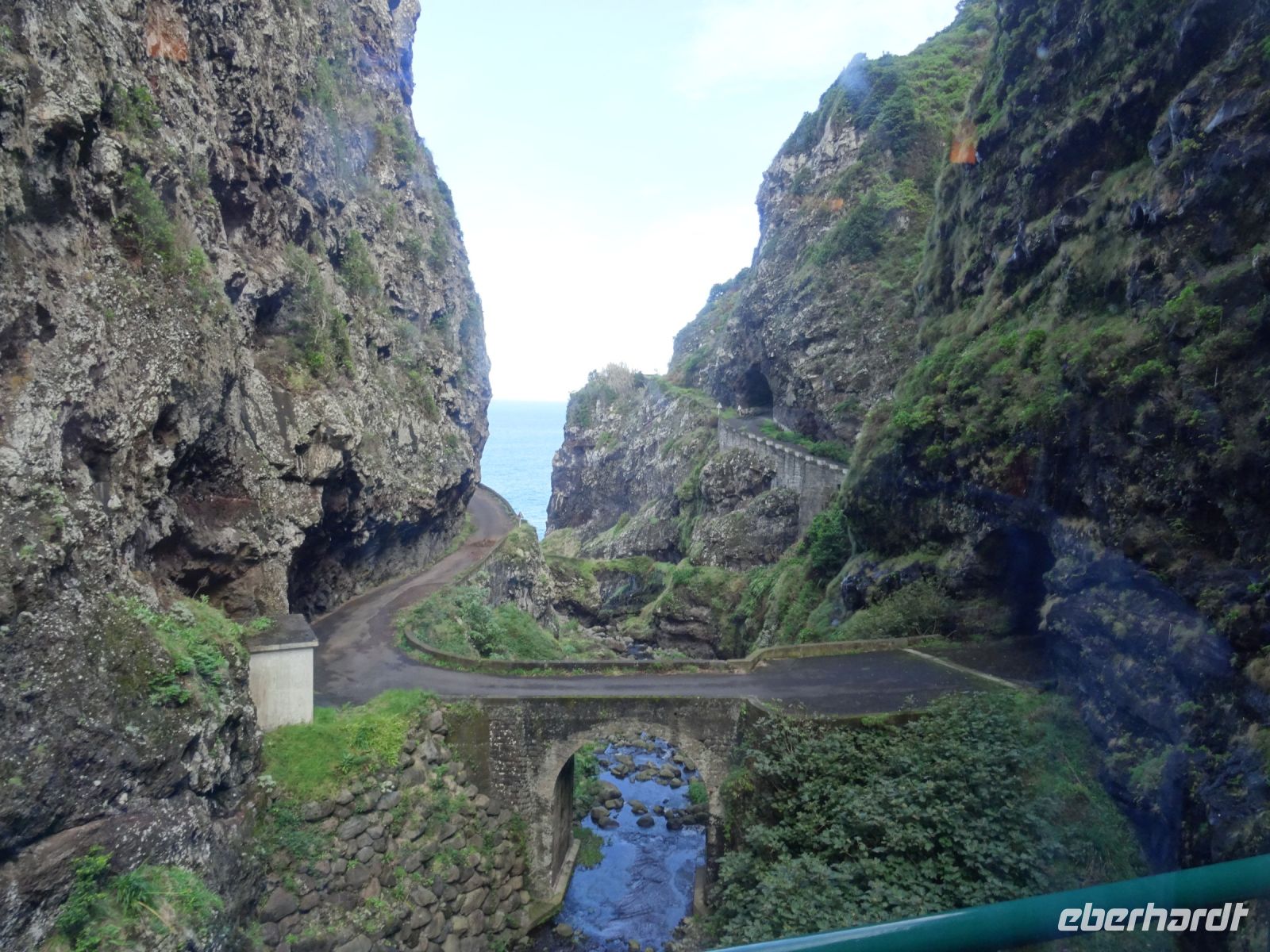 alte Küstenstraße auf dem Weg nach Porto Moniz