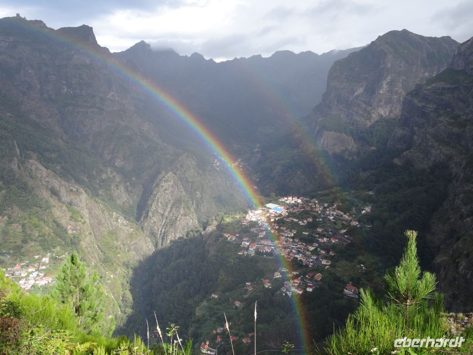 Blick in das Nonnental mit Regenbogen