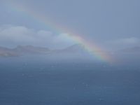 Regenbogen über dem Meer
