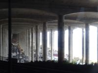 entlang unter dem Flughafen der Insel