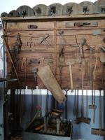 Alte Geräte für Bau der Weinfässer