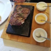 Restaurante A Lareira - Steak auf heißen Stein mit Dipps