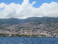 Katamaran Fahrt an der Küste von Funchal