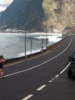 Am Meer entlang über  Encumedea Pass