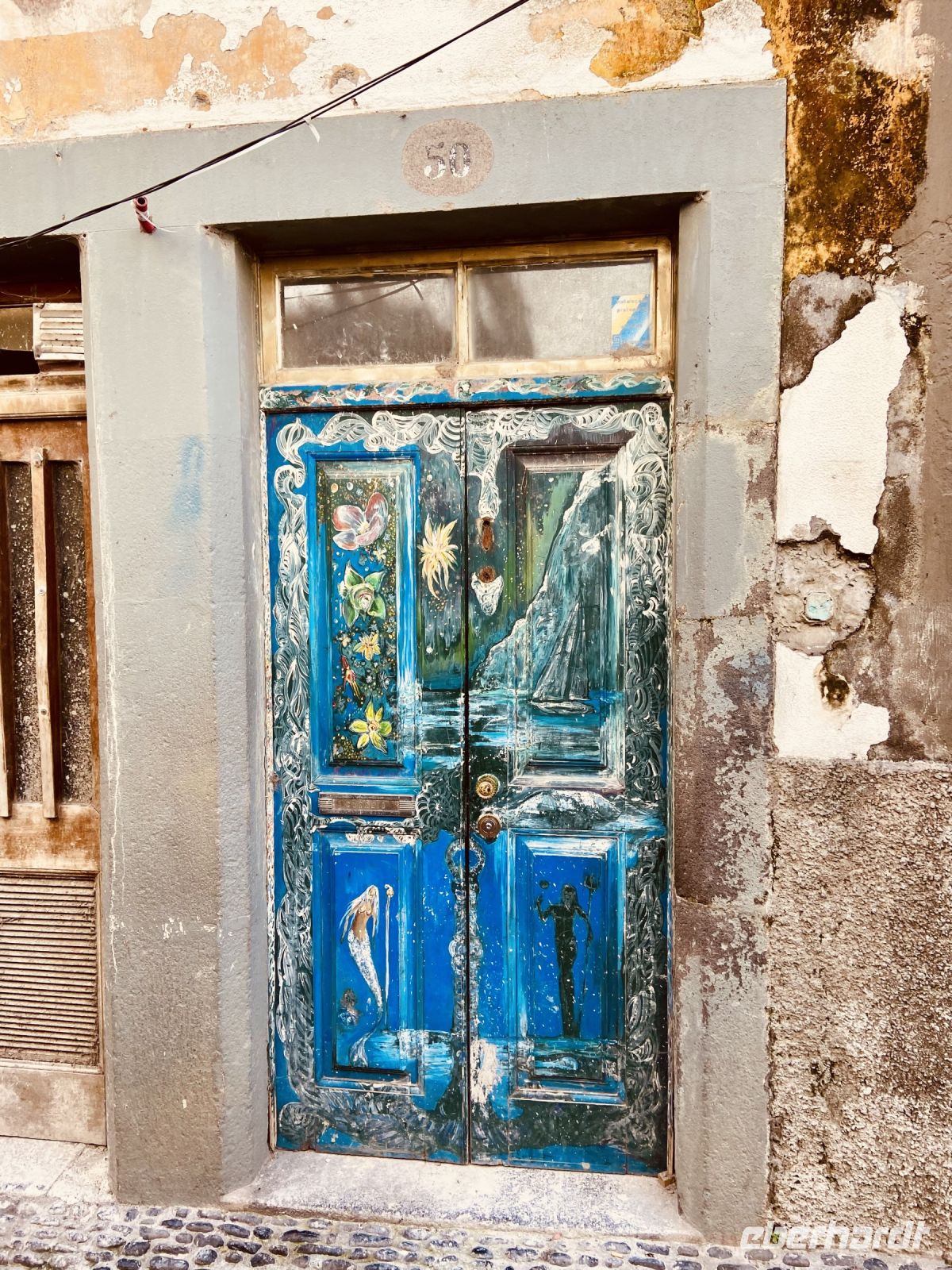 Kunst auf Haustüren