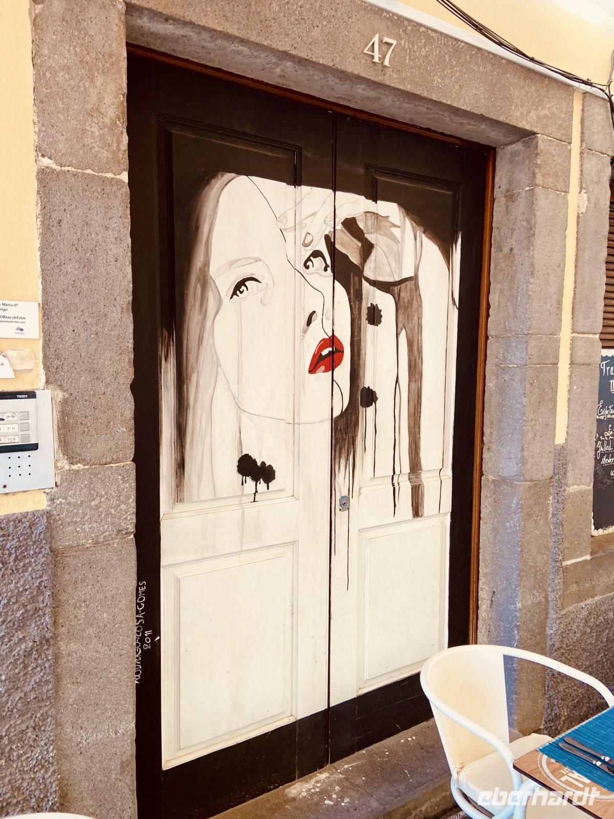 Kunst auf Haustüren