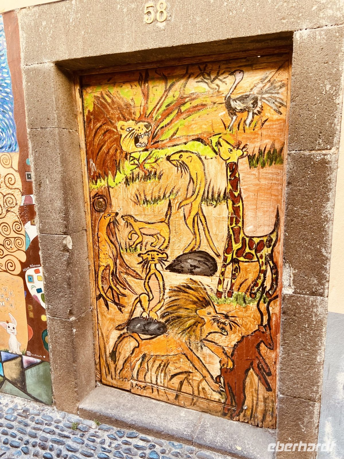 Kunst auf Haustüren