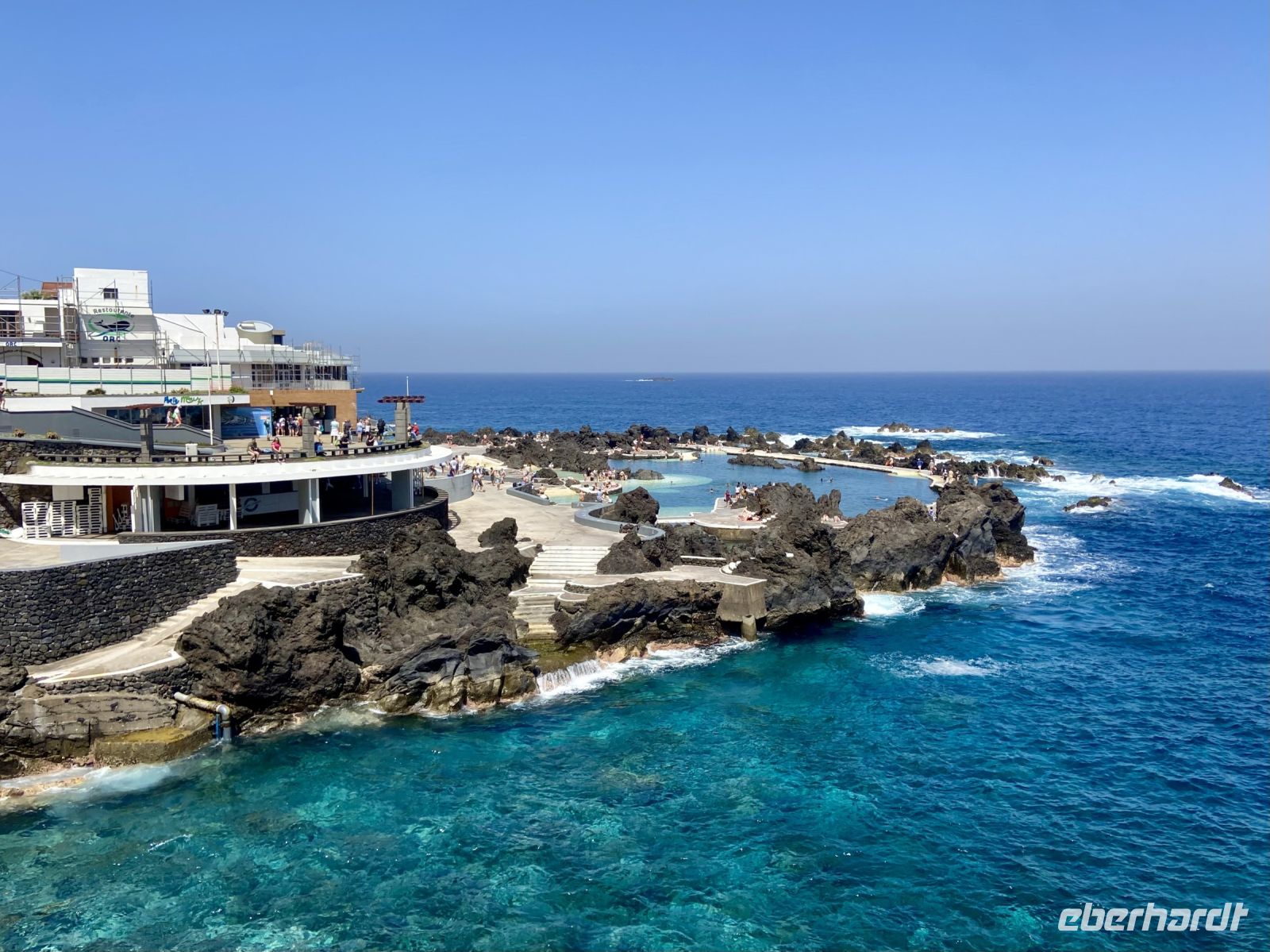 Großes Meerwasserschwimmbecken