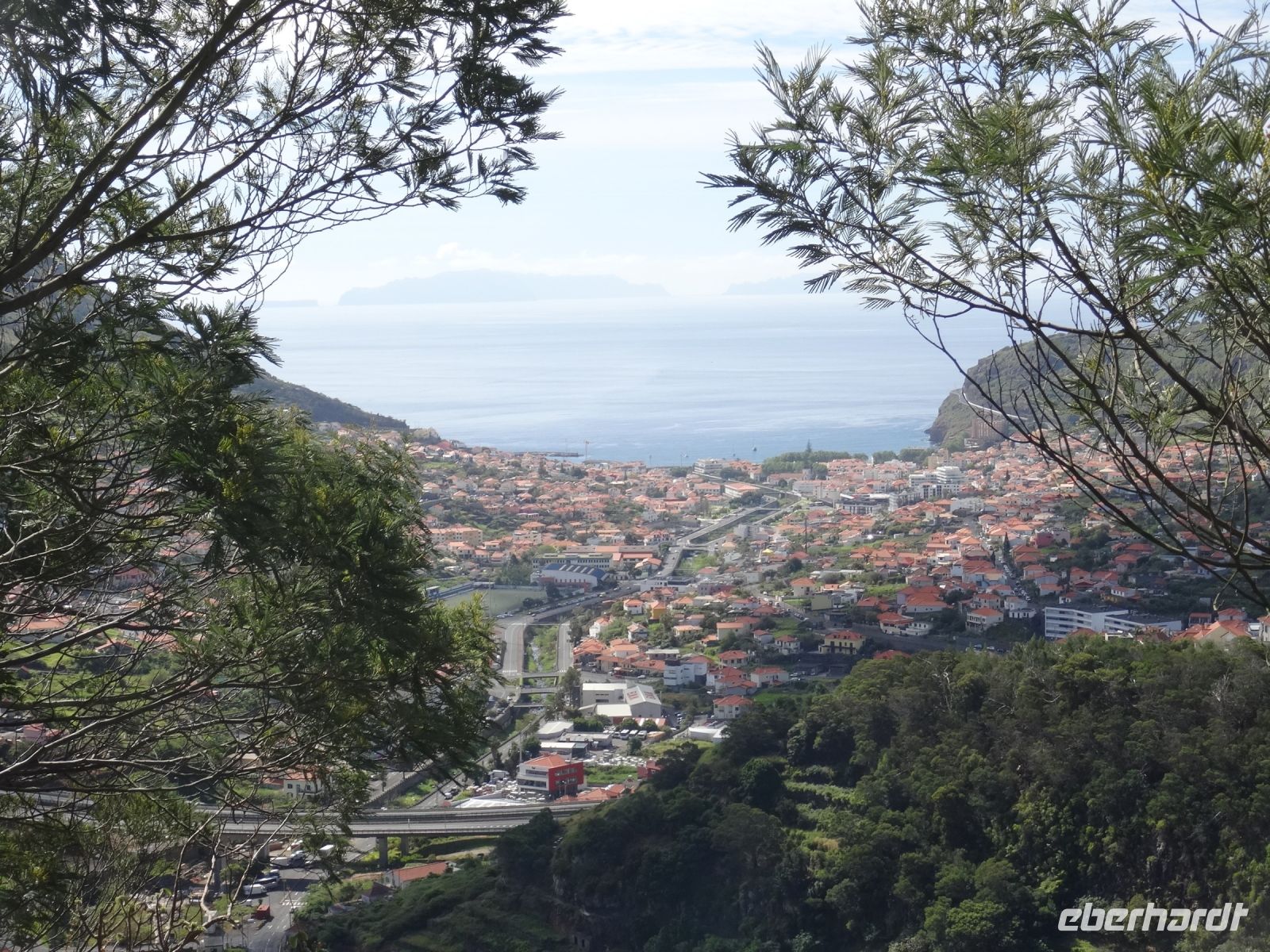 Levada Wanderung mit Blick auf die Bucht von Machico