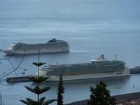 Kreuzfahrtschiffe im Hafen von Funchal