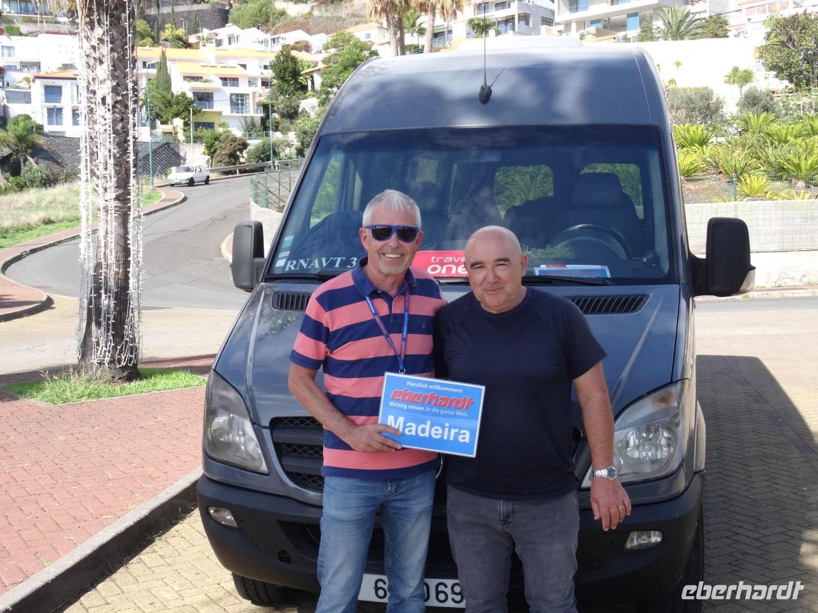 Adeus sagt das Reise-Team