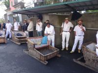 Korbschlittenlenker &ndash; &copy; Hans-Joachim Trutz (Eberhardt TRAVEL)