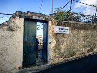 Hinter dieser kargen Mauer verbirgt sich ein spektakulärer Privatgarten &ndash; &copy; Simone Willner (Eberhardt TRAVEL)