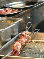Espetada: Rindfleischspieß mit Lorbeer &ndash; &copy; Simone Willner (Eberhardt TRAVEL)