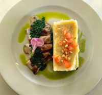 Thunfischfilet vom Grill mit Spinatkartoffelbreischeibe &ndash; &copy; Simone Willner (Eberhardt TRAVEL)