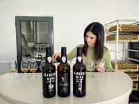 Wir probieren trockenen, halbtrockenen und süßen Madeirawein &ndash; &copy; Simone Willner (Eberhardt TRAVEL)