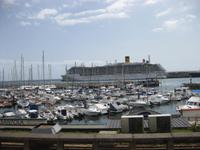 Costa Kreuzfahrtschiff im Hafen von Funchal