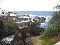 Die Uferpromenade in Porto Moniz