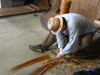 In der Korbflechterei von Camacha