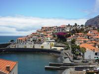Blick auf den kleinen Hafen von Camara do Lobos
