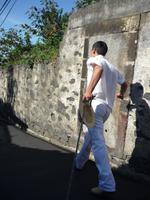 Korbschlittenfahrer ganz in weiß