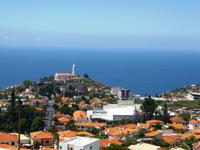 Die Kirche bildet die Begrenzung Funchals