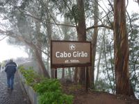 Steilklippe bei Nebel