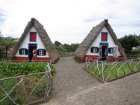 Santana und seine  strohgedeckten Häuser