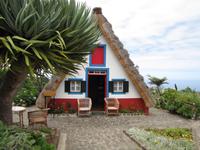 Santana und seine  strohgedeckten Häuser