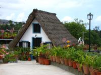 Strohgedeckte Häuser in Santana