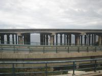 Stützpfeiler der Rollbahn am Airport