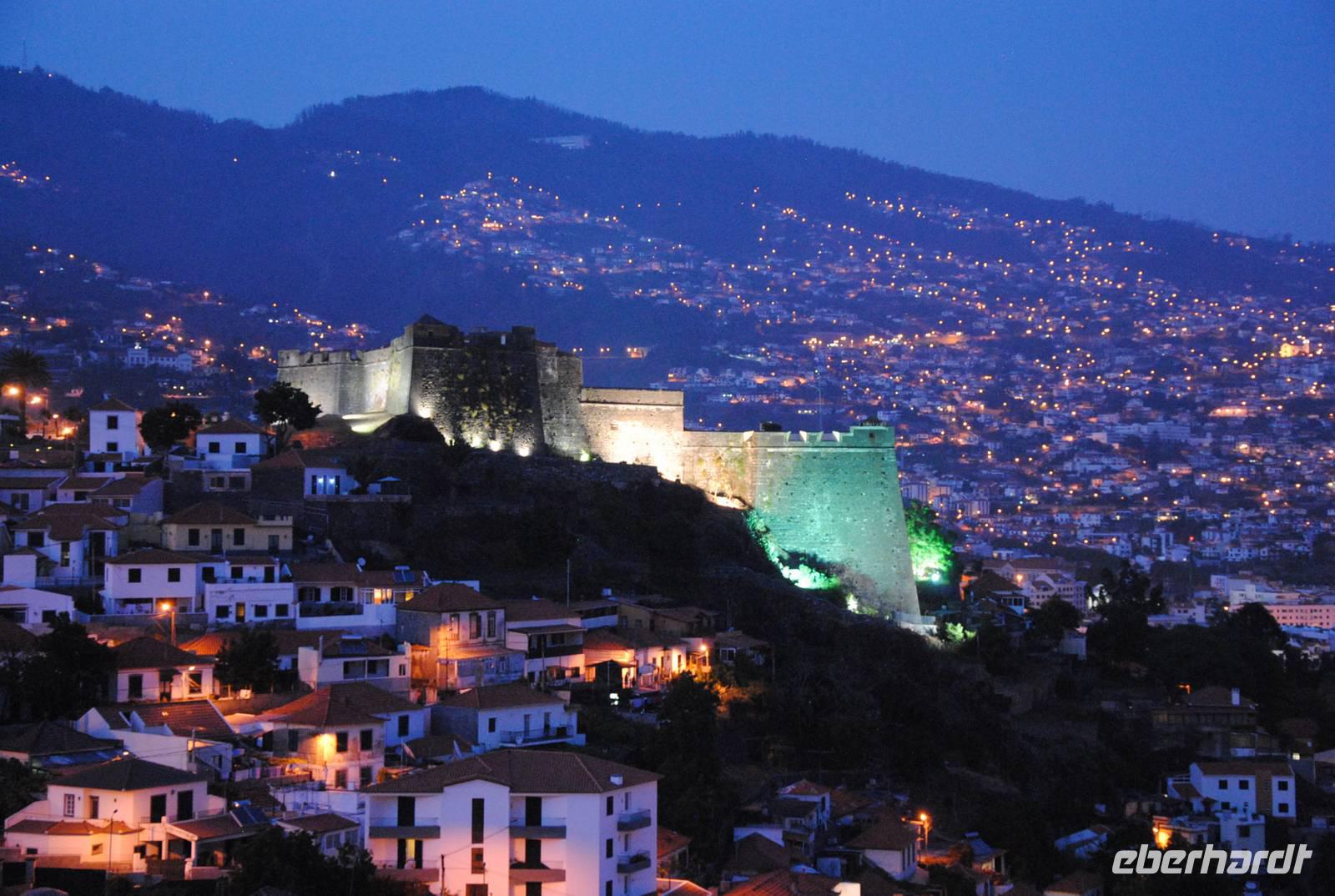 Abendstimmung Blick aus Hotel auf Burg von Funchal