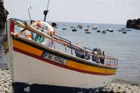 Fischerboot und der Blick aufs offene Meer