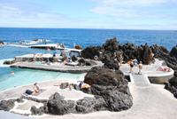 Schwimmbad Porto Moniz - alles aus Lawagestein