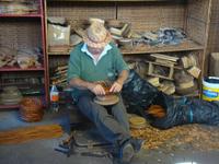 Korbflechter bei der Arbeit