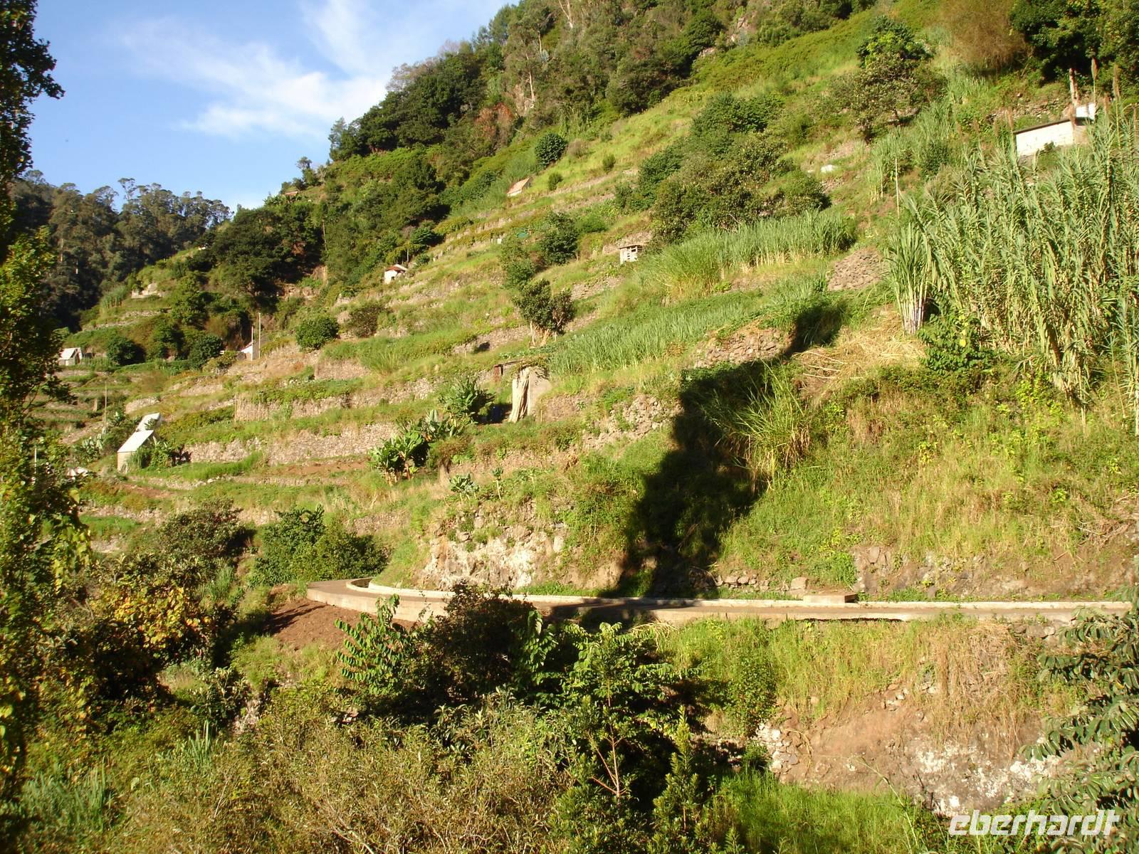 auf der Levada-Wanderung von Marocos 