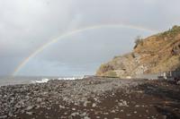 Morgendliche Strandwanderung nach Câmera de Lobos unterm Regenbogen