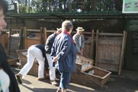 Korbschlittenfahrer warten auf Gäste