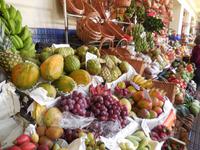 Obststand in der Markthalle von Funchal
