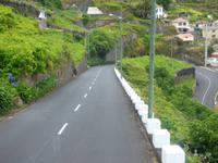 Typisch enge Kurve auf Madeira // Porto Moniz