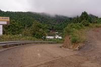 wolkenverhangenes Tal vor Portela