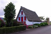 altes strohgedecktes Haus