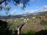 Madeira, Funchal, Blick zur 2.höchsten Autobahnbrücke der Insel