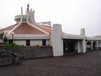 Camacha - moderne Kirche