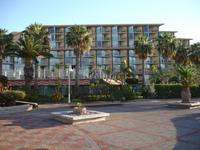 unser Hotel - Blick vom Meer