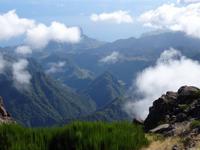 Blick vom Pico do Arieiro zum Ostzipfel der Insel