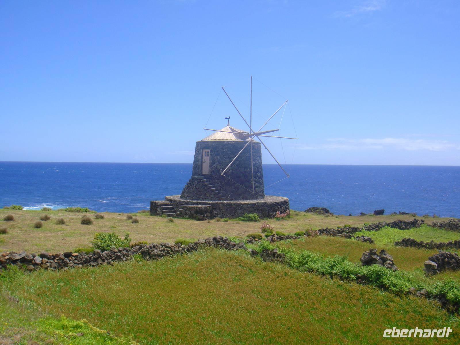 die Windmühlen auf Corvo