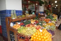 11 Markthalle mit Spezialitäten