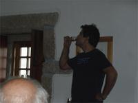 Anstoßen mit Carlos