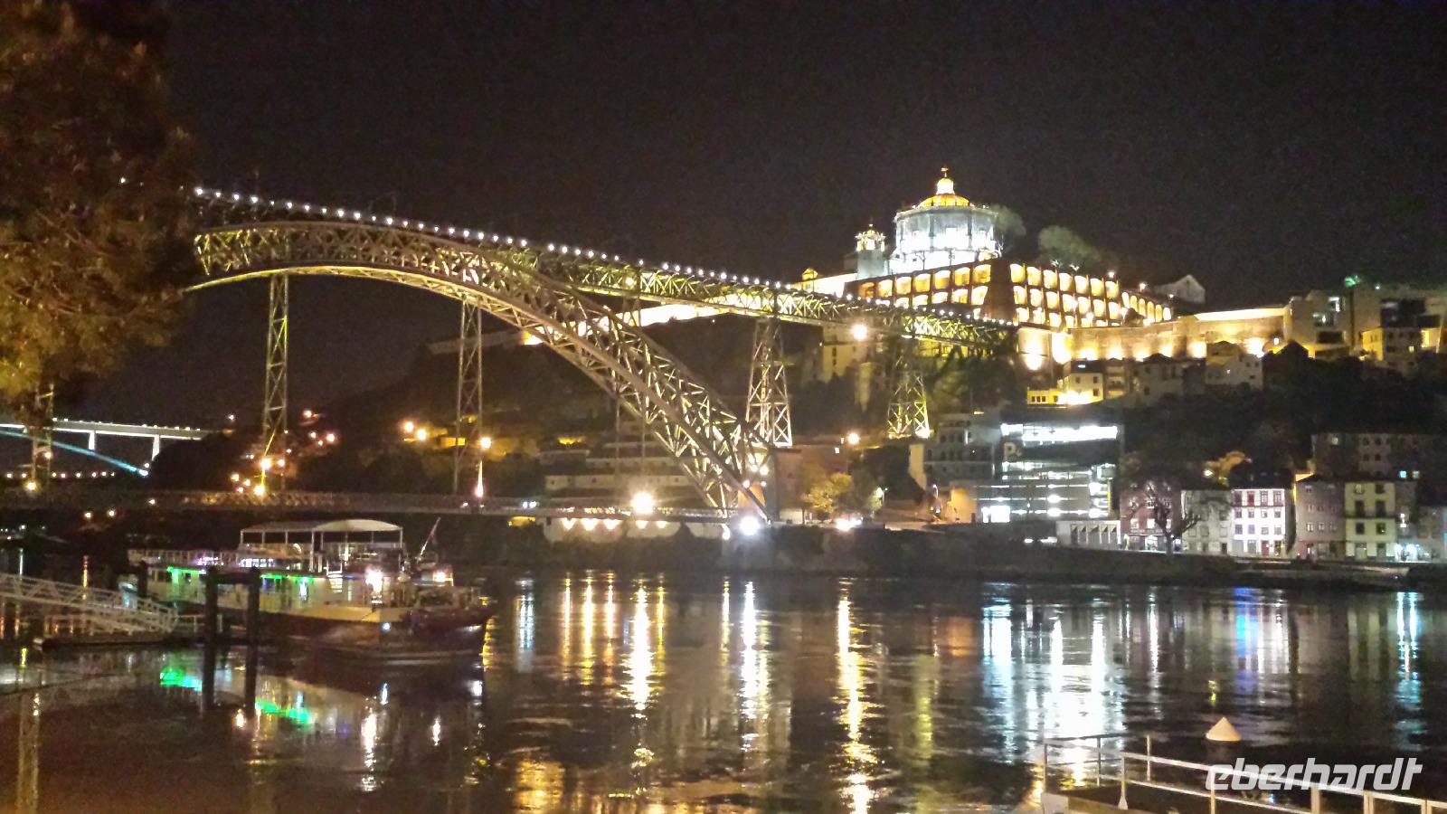 Porto bei Nacht
